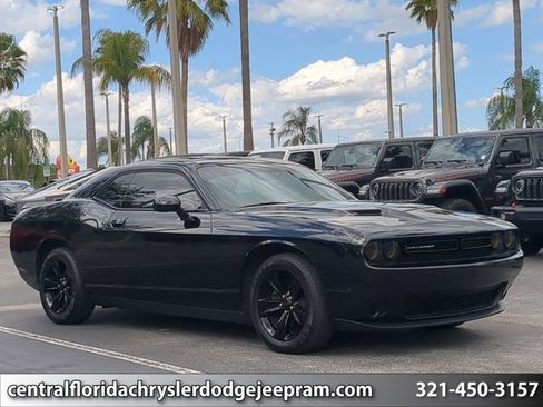 Used 2019 Dodge Challenger SXT RWD image 1