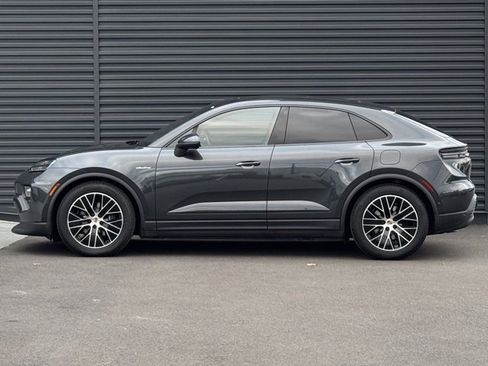 Certified 2025 Porsche Macan 4 Electric image 2
