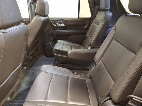 Used 2022 Chevrolet Tahoe Z71 w/ Luxury Package AWD/4WD image 13