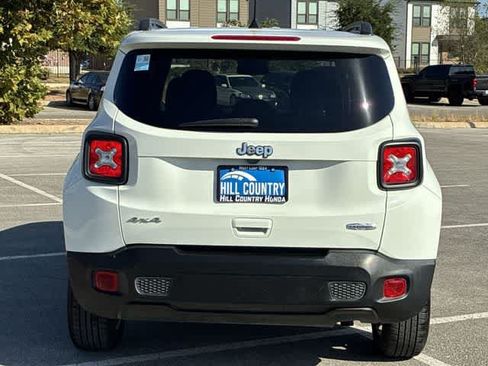 Used 2019 Jeep Renegade Latitude w/ Cold Weather Group AWD/4WD image 5