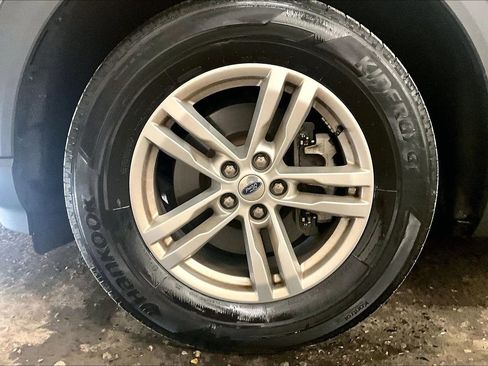 Certified 2022 Ford Explorer XLT w/ Equipment Group 202A image 8