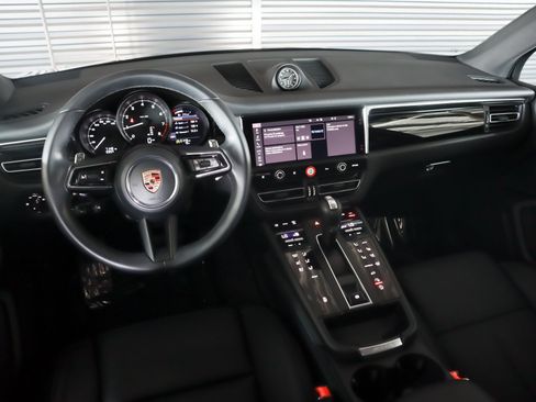 Certified 2026 Porsche Macan AWD/4WD image 20