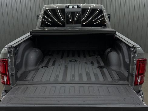 Used 2025 RAM 2500 Laramie AWD/4WD image 18