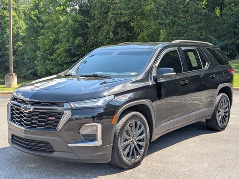 Used 2023 Chevrolet Traverse RS FWD image 5