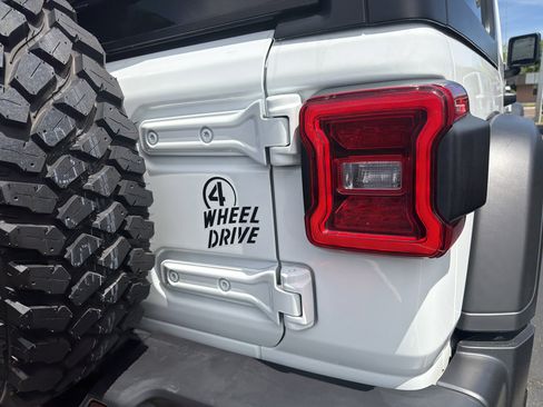 Used 2022 Jeep Wrangler Unlimited Sport AWD/4WD image 8
