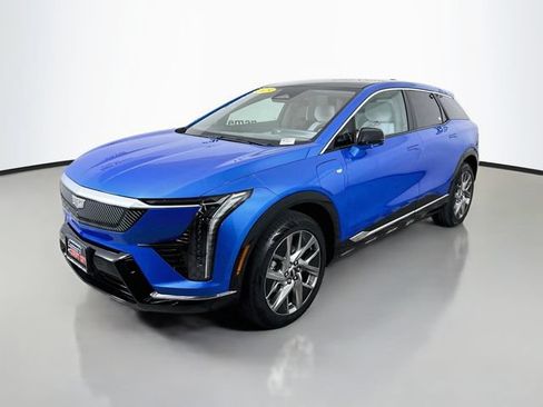 Used 2025 Cadillac Optiq Luxury 1 AWD/4WD image 3