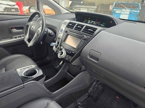 Used 2014 Toyota Prius V Five image 12