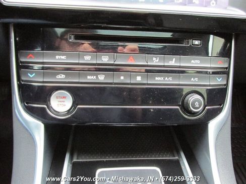 Used 2017 Jaguar XE Prestige image 24