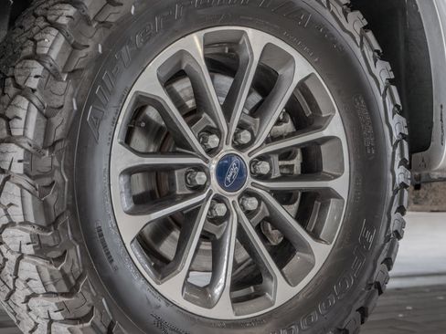 Used 2018 Ford F150 XLT w/ Equipment Group 302A Luxury AWD/4WD image 30