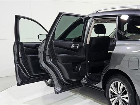Used 2020 Nissan Pathfinder S FWD image 31