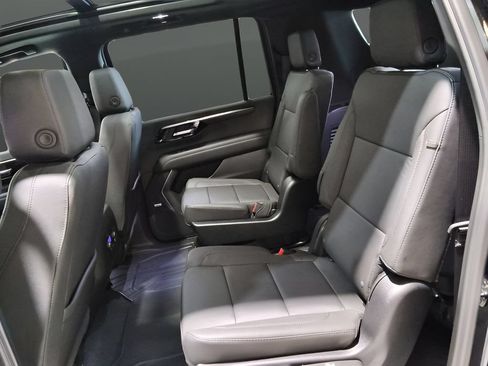 Used 2026 Chevrolet Suburban Z71 w/ Comfort Package AWD/4WD image 33