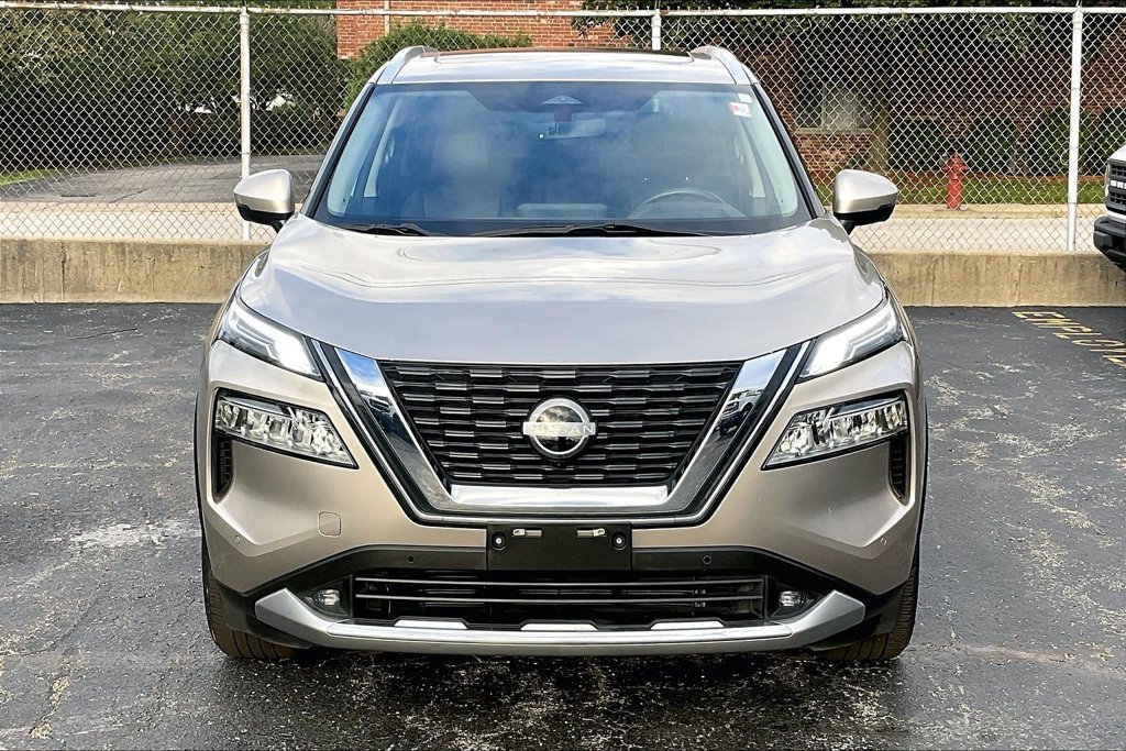 Used 2022 Nissan Rogue Platinum w/ Head-Up Display Package AWD/4WD image 2