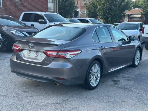 Used 2018 Toyota Camry XLE FWD image 6