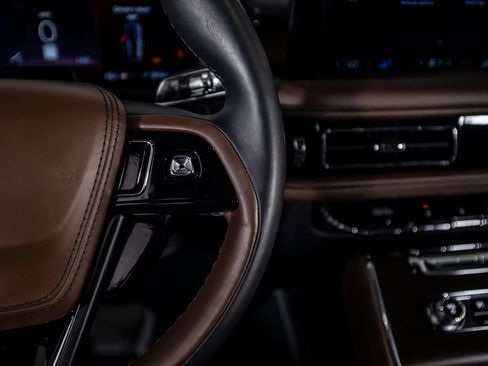 Used 2025 Lincoln Aviator Reserve w/ Equipment Group 201A image 37