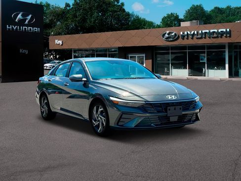 New 2025 Hyundai Elantra Limited image 11