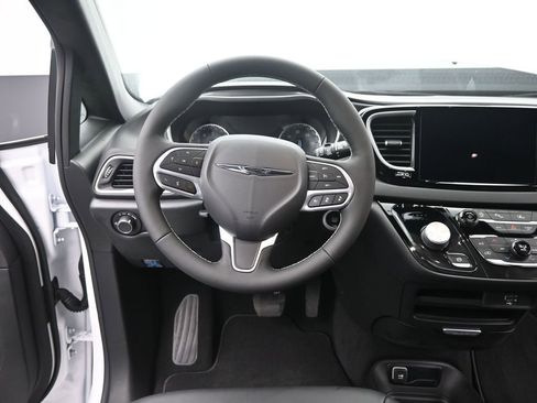 New 2026 Chrysler Voyager LX image 27