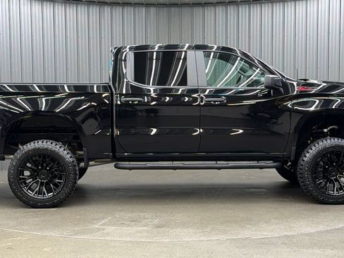 Used 2021 Chevrolet Silverado 1500 Custom Trail Boss w/ Midnight Edition AWD/4WD image 6