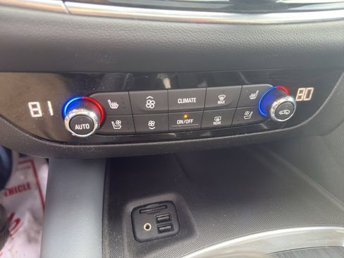 Used 2020 Buick Enclave Premium w/ Sun and Sites Package image 20