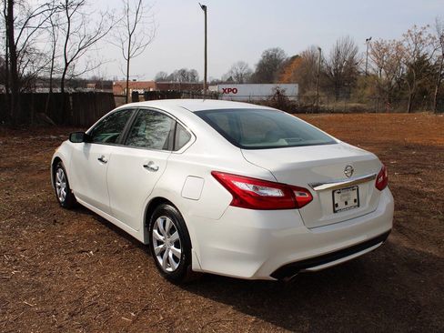Used 2016 Nissan Altima 2.5 S w/ Power Driver Seat Package image 9