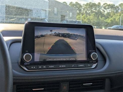 Used 2023 Nissan Rogue SV image 21