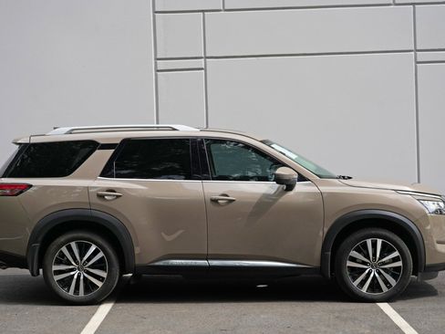 Used 2024 Nissan Pathfinder Platinum FWD image 54