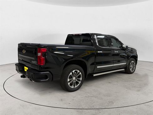 Used 2024 Chevrolet Silverado 1500 High Country w/ Technology Package image 5