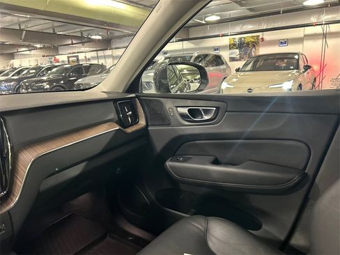 Certified 2022 Volvo XC60 B5 Momentum w/ Climate Package image 26