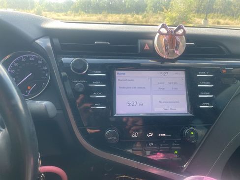 Used 2019 Toyota Camry SE image 16