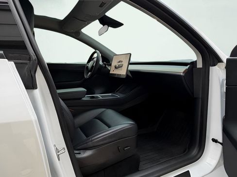 Used 2022 Tesla Model Y Performance image 30