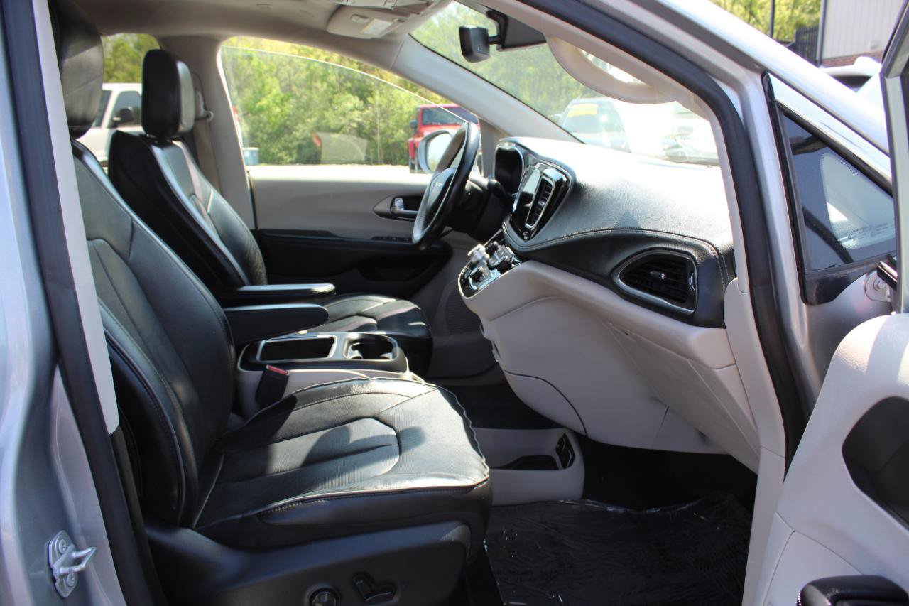Used 2019 Chrysler Pacifica Limited FWD image 11