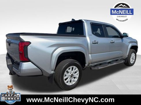 Used 2024 Toyota Tacoma SR5 AWD/4WD image 8