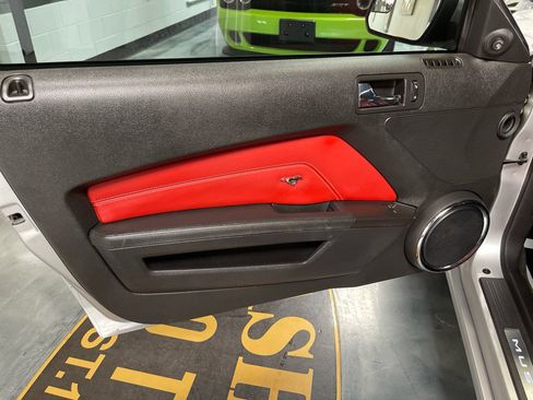 Used 2013 Ford Mustang GT Premium image 25