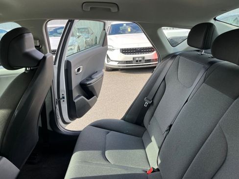 Used 2025 Kia K4 LXS image 38