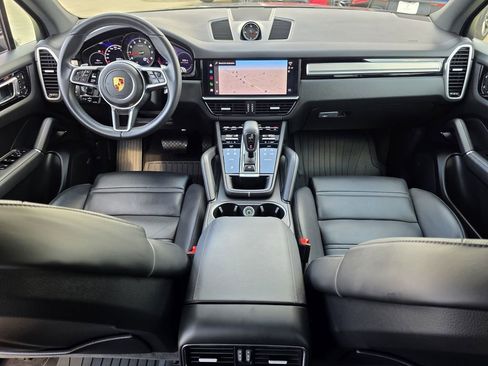 Used 2023 Porsche Cayenne Platinum Edition image 19