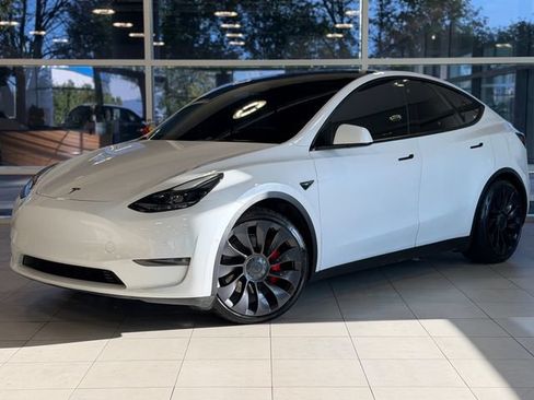 Used 2022 Tesla Model Y Performance AWD/4WD image 1