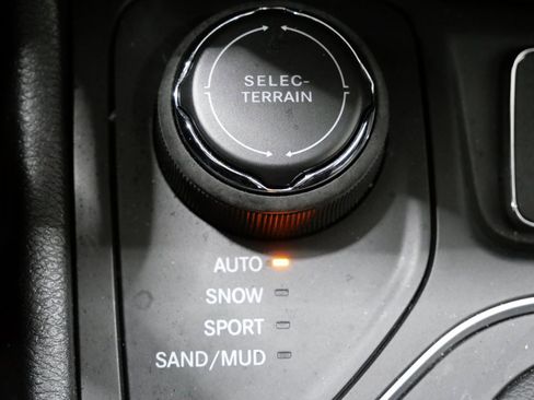 Used 2022 Jeep Cherokee Latitude w/ Sun & Sound Group image 21