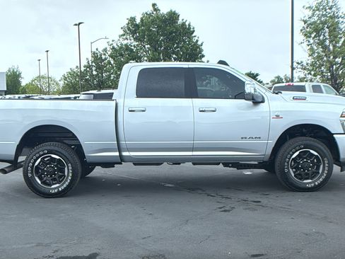 Used 2026 RAM 2500 Laramie AWD/4WD image 2