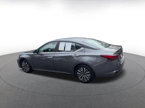 Used 2025 Nissan Altima 2.5 SV FWD image 8