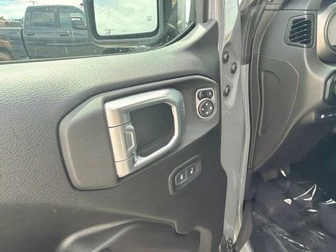 Used 2023 Jeep Wrangler Unlimited w/ Cold Weather Group AWD/4WD image 18