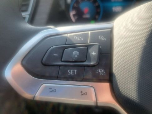 Used 2025 Volkswagen Atlas SEL Premium R-Line image 16