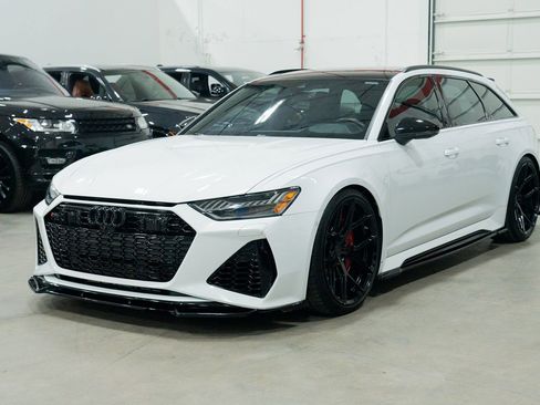 Used 2021 Audi RS 6 w/ Executive Package image 3