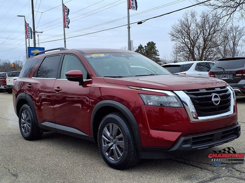 Used 2024 Nissan Pathfinder SV AWD/4WD image 3