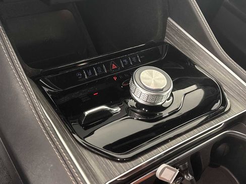 Used 2024 Jeep Wagoneer L Series II w/ Flexible Seating Group image 33