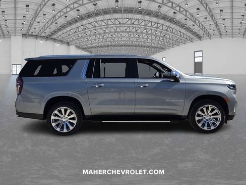 Used 2024 Chevrolet Suburban Premier image 8