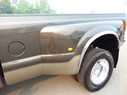Used 2005 Ford F350 Lariat AWD/4WD image 28