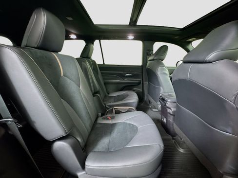 Used 2025 Toyota Grand Highlander MAX Platinum image 26