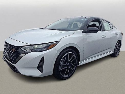 New 2025 Nissan Sentra SR image 2
