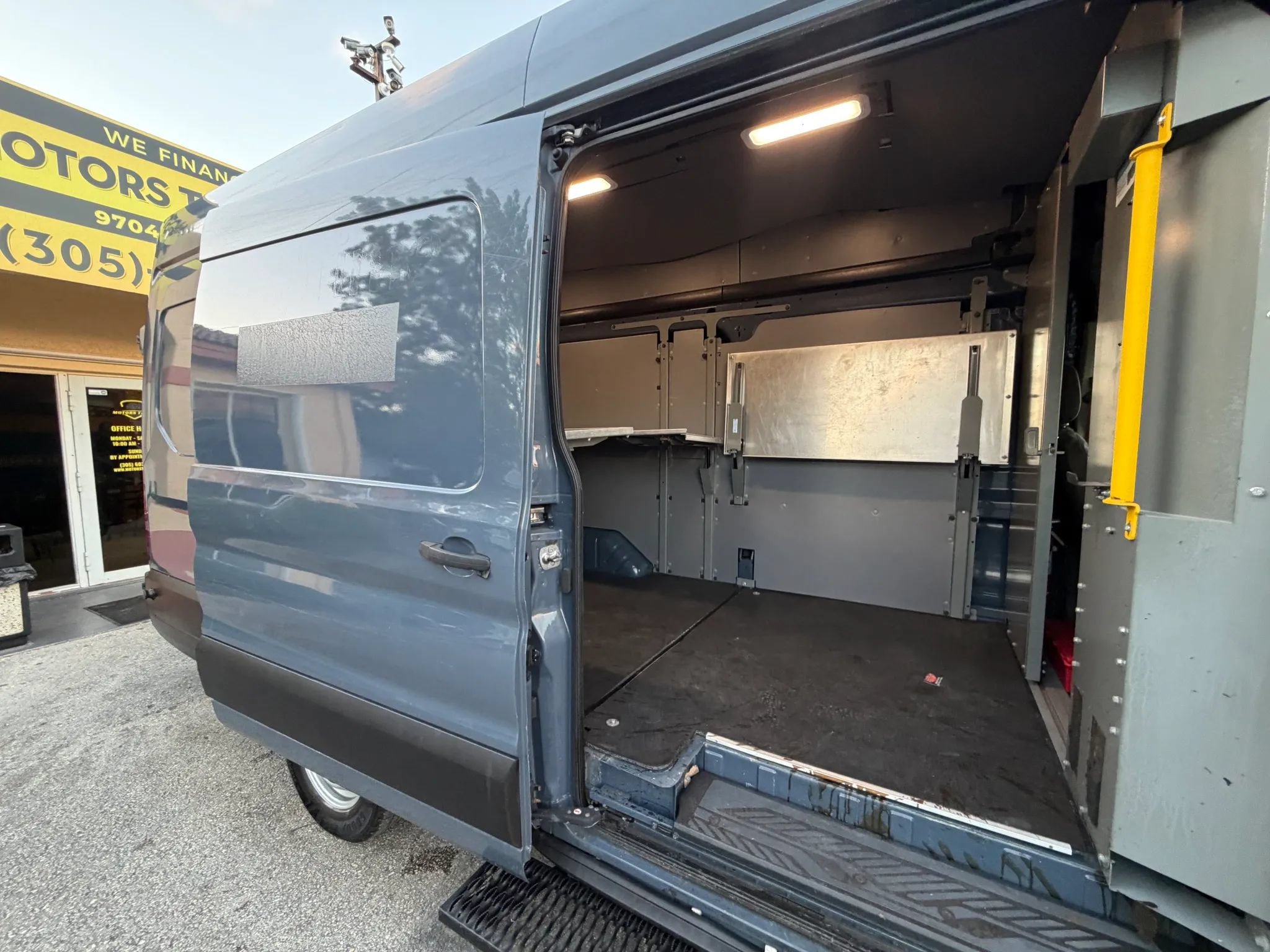 Used 2020 Ford Transit 250 148 High Roof Extended RWD image 7