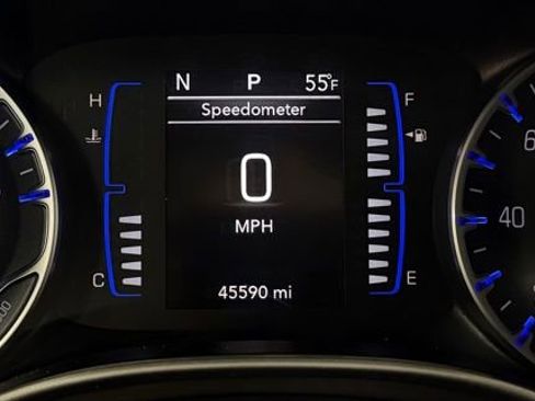 Used 2024 Chrysler Voyager LX FWD image 17