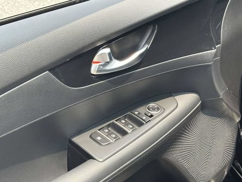 Used 2023 Kia Forte GT-Line w/ GT-Line Technology Package FWD image 17